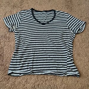 Black and White - V Neck